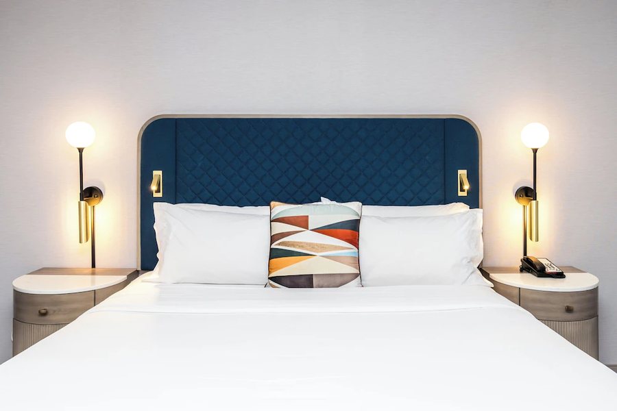Voco Cincinnati Downtown by IHG — Guest room
