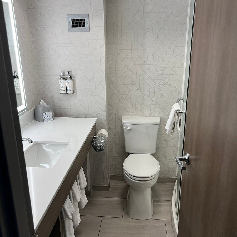 Voco Flagstaff by IHG — Bathroom