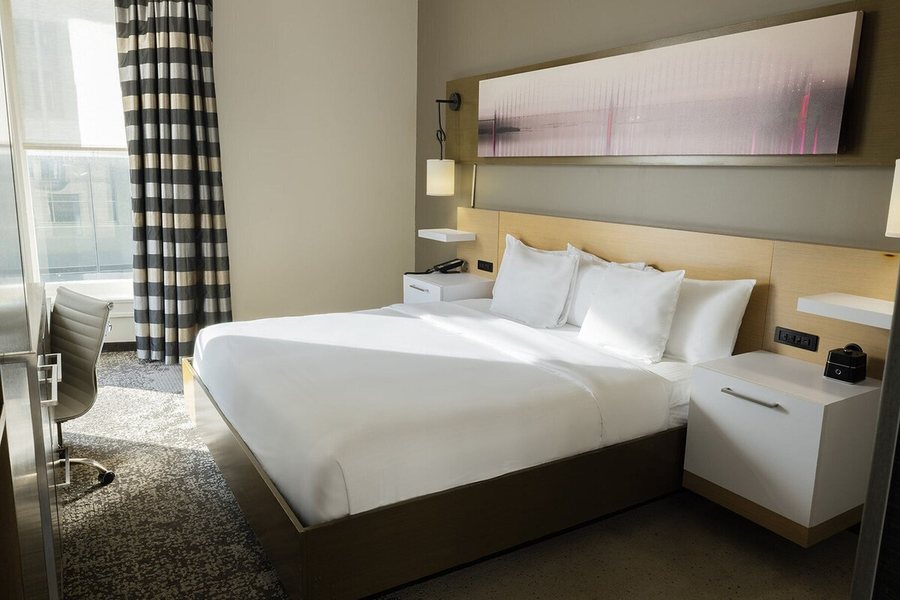 Voco Hotel Napoleon Memphis by IHG — Guest room