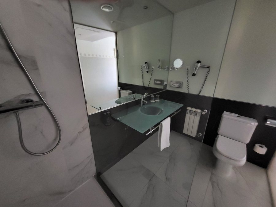 Voco Madrid Las Tablas by IHG — Bathroom