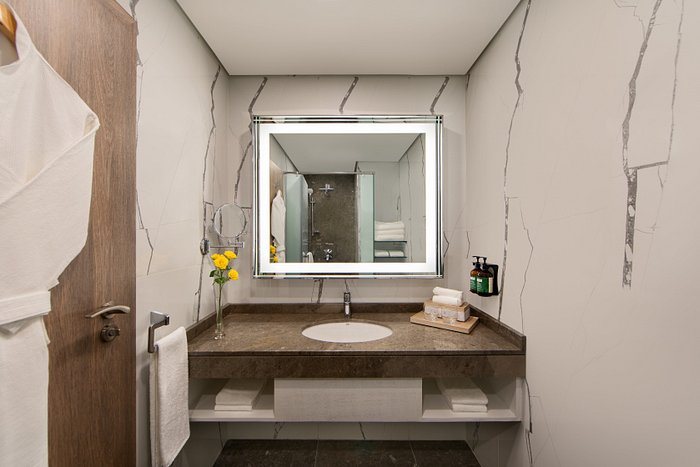 Voco Monaco Dubai by IHG — Bathroom