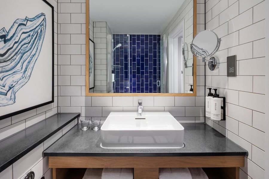Voco Sarasota by IHG — Bathroom