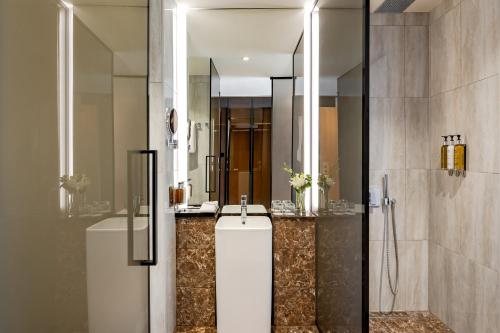 VOGO Grand Hotel Dubai — Bathroom