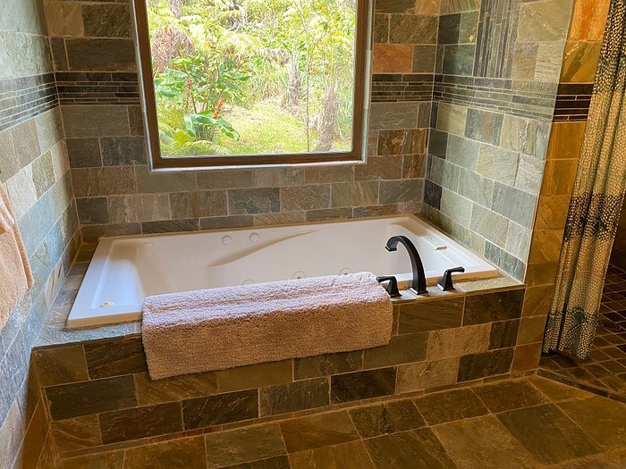 Volcano Rainforest Retreat — Bathroom