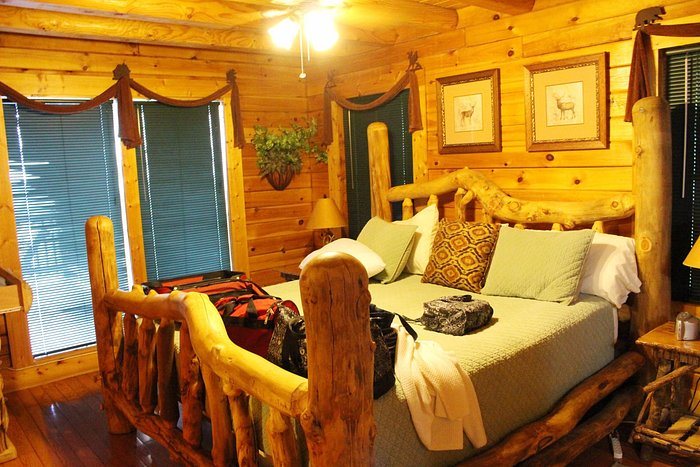 Volunteer Cabin Rentals — Guest room