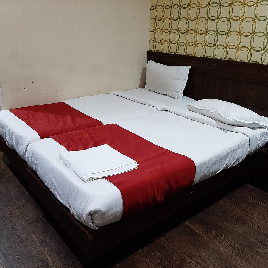 Voyage Milestone Hotel Banquet — Guest room