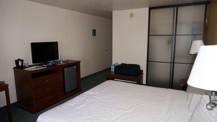 Voyager RV Resort Hotel — Guest room