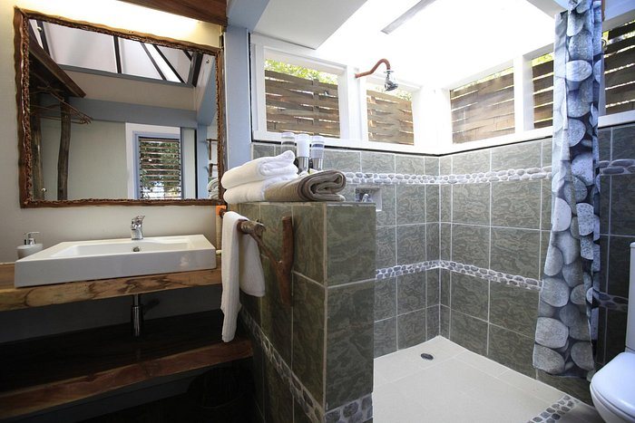 Vunidaka Homestay — Bathroom