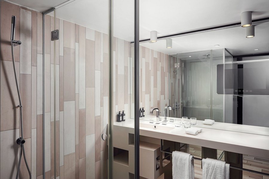 W London — Bathroom