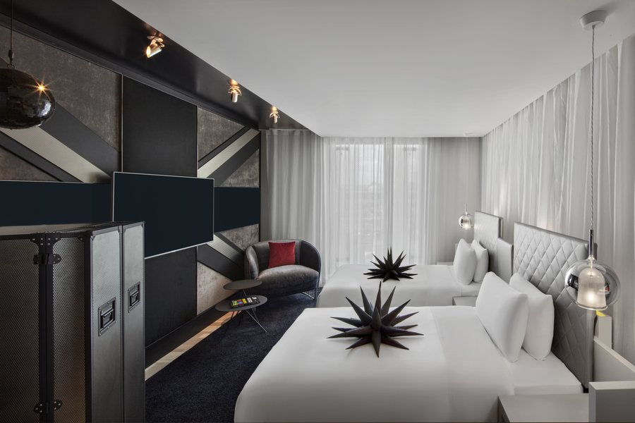 W London — Guest room