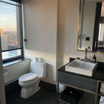 W Minneapolis The Foshay — Bathroom