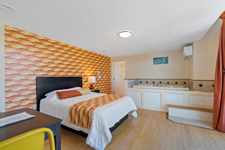 Wagon Wheel Motel — Guest room
