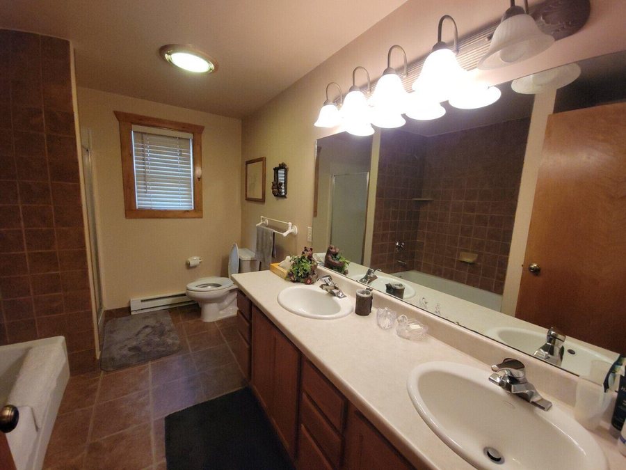 Wagon Wheel RV Campground and Cabins — Bathroom