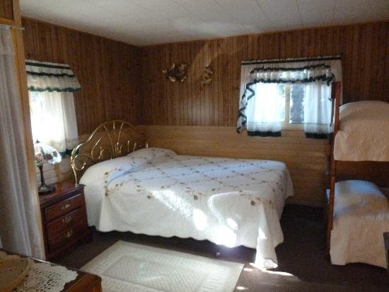 Wagon Wheel RV Campground and Cabins — Guest room