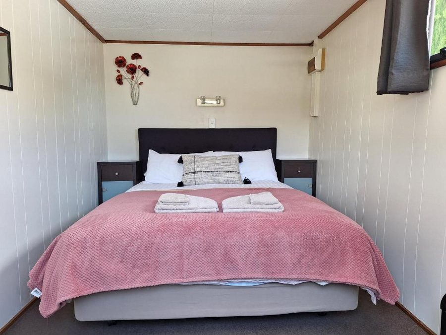 Waikawa Bay Holiday Park — Guest room
