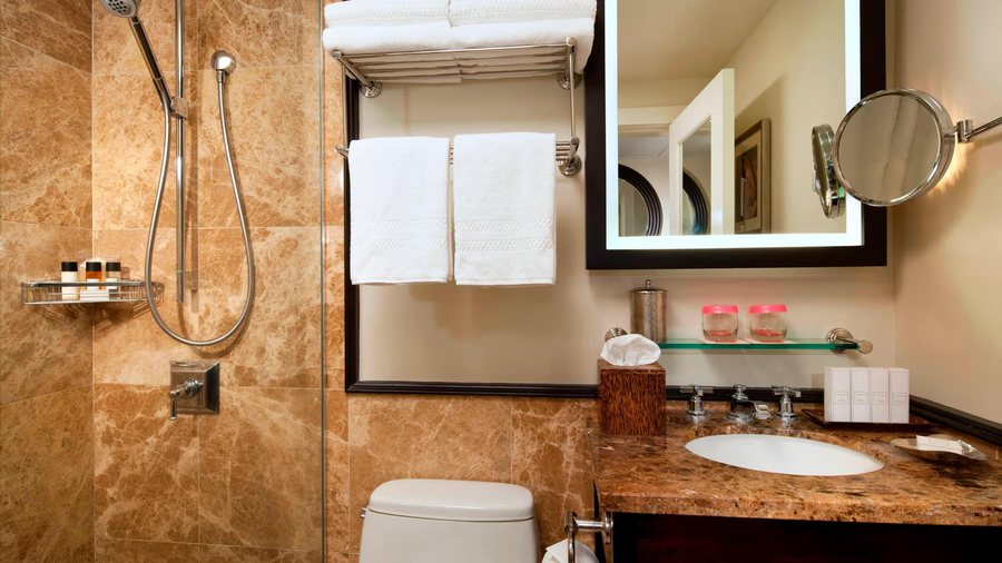 Waikiki Garden Villa — Bathroom