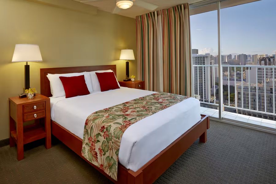 Waikiki Monarch Hotel — Guest room