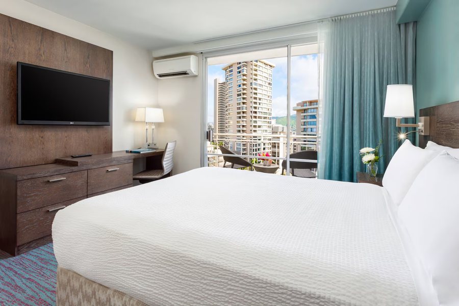 Waikiki Shore — Guest room