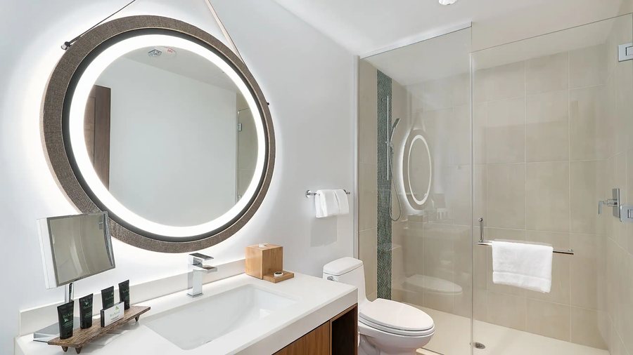 Waikiki Skytower Condos — Bathroom