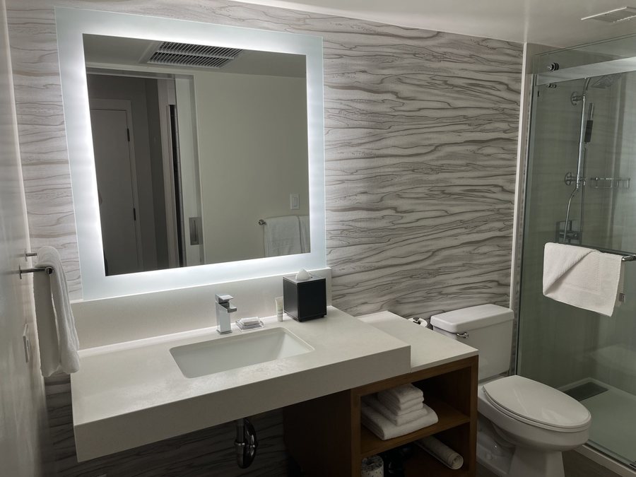 Waikiki Village Motel — Bathroom