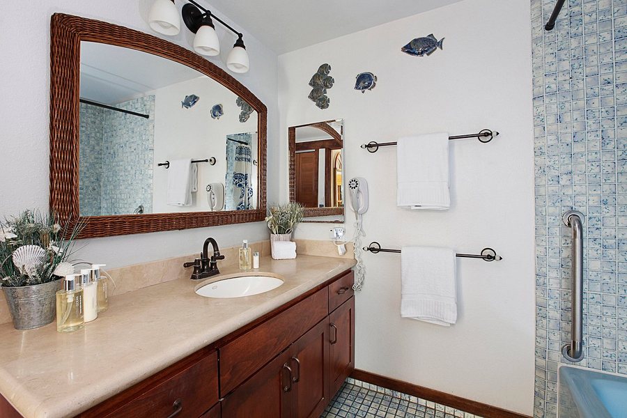 Waikomo Stream Villas — Bathroom