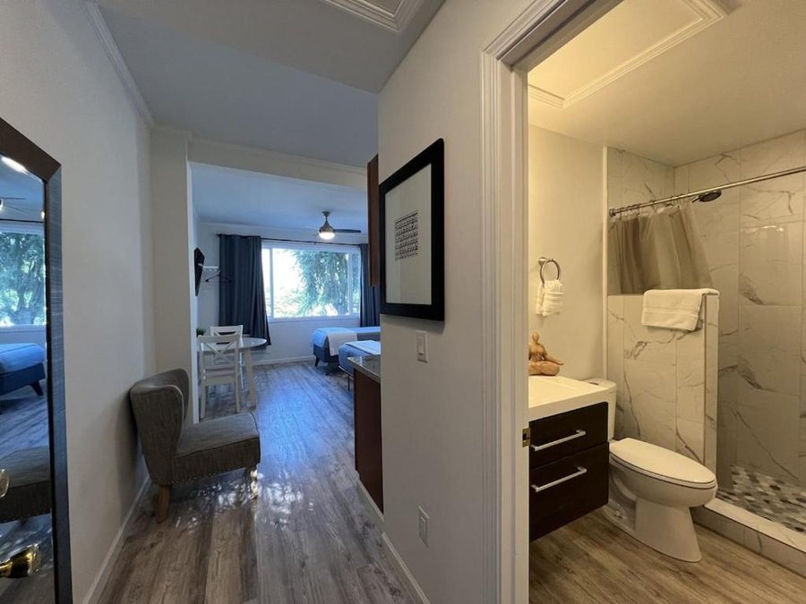 Wailuku Guesthouse — Bathroom