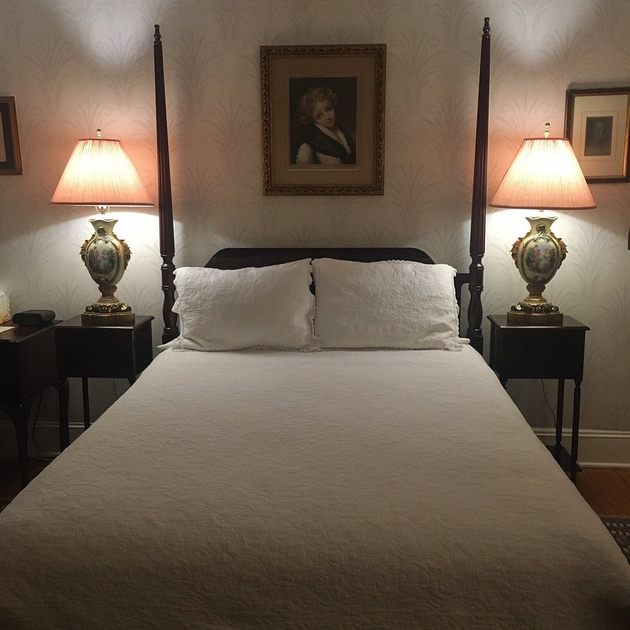 Wainwright Inn — Guest room