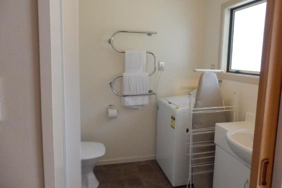 Wakatipu View Apartments — Bathroom