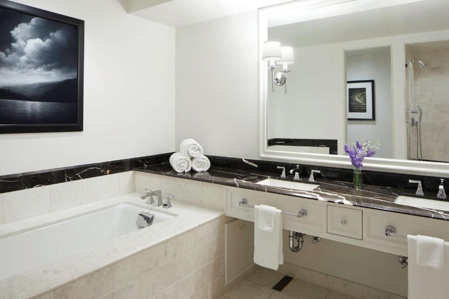 Waldorf Astoria Atlanta Buckhead — Bathroom