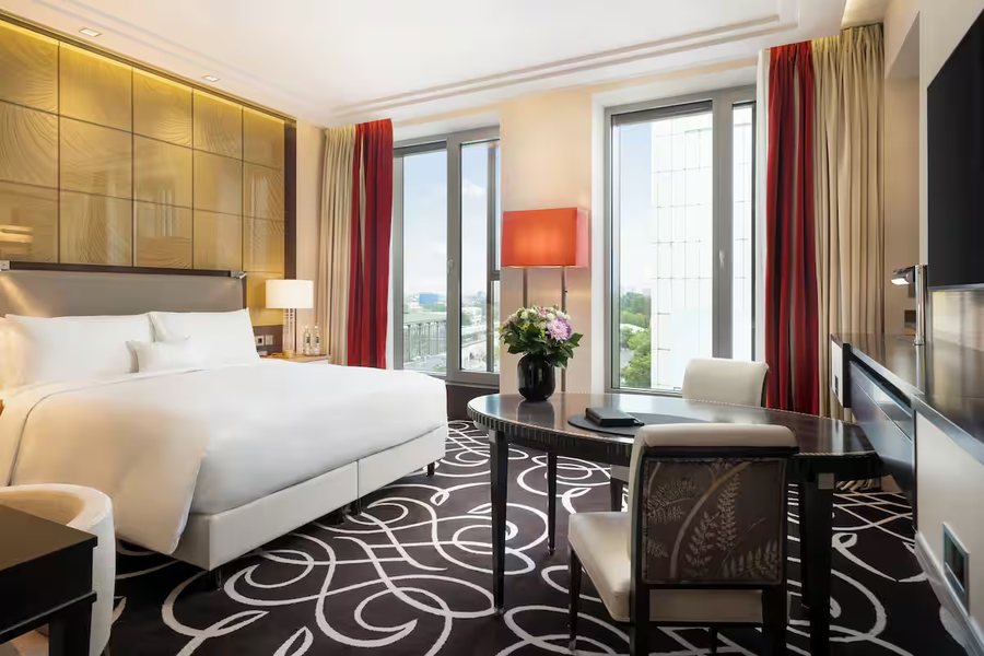 Waldorf Astoria Berlin — Guest room