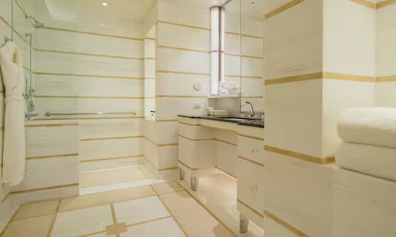 Waldorf Astoria Beverly Hills — Bathroom