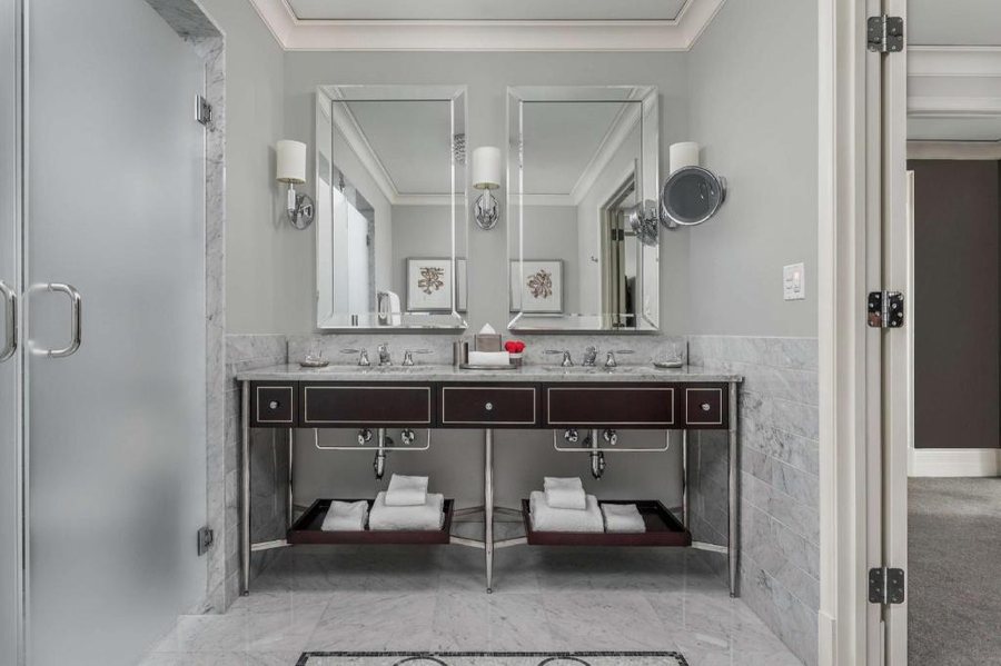 Waldorf Astoria Chicago Chicago Illinois — Bathroom