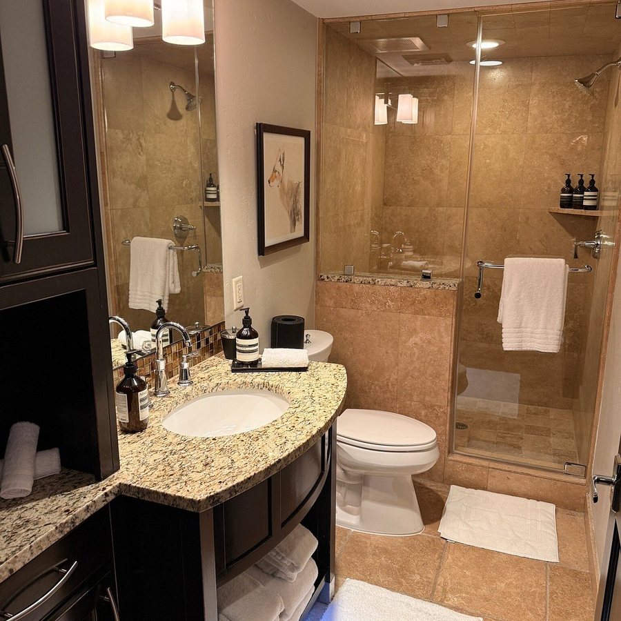 Waldorf Astoria Park City — Bathroom