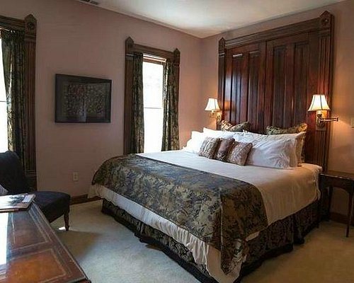 Wallace Manor Bed and Breakfast — Guest room