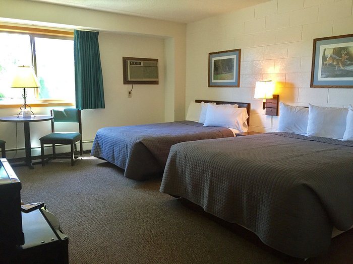 Walleye Inn — Guest room
