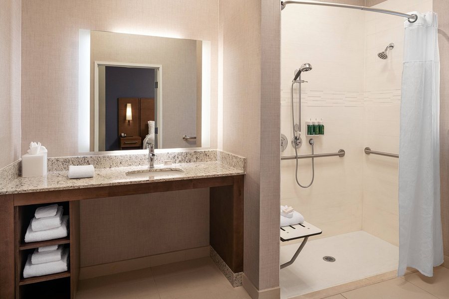 Walnut Creek Marriott — Bathroom