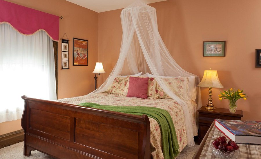 Walnut Lawn B B — Guest room
