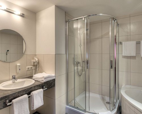 Walserberg Hotel — Bathroom