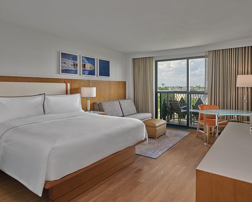 Walt Disney World Swan — Guest room