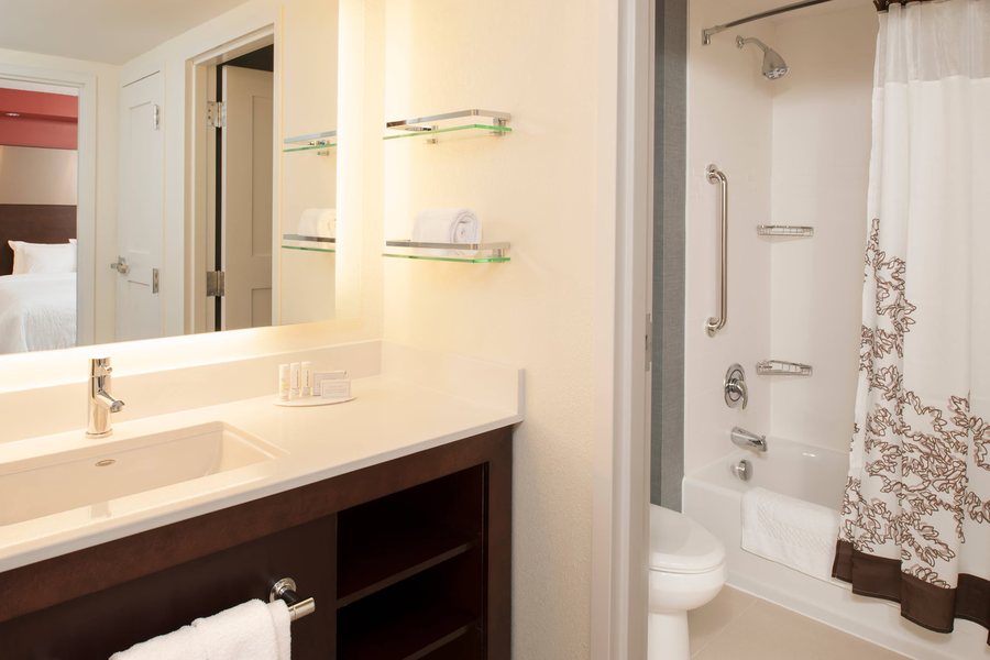 Wampler House Boutique Hotel — Bathroom