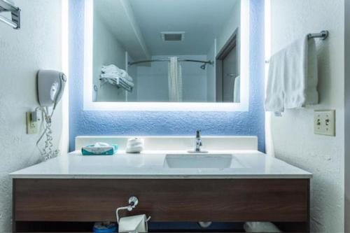 Warehouse Hotel — Bathroom