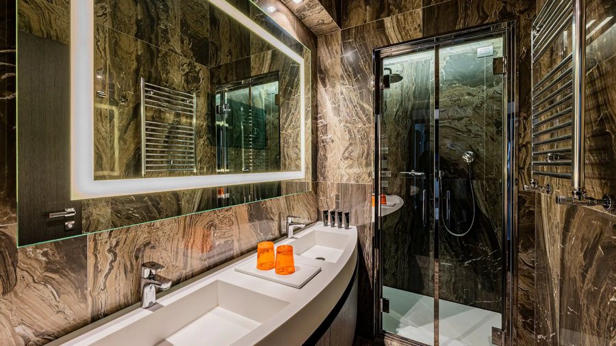 Warm Hospitality Apartments — Bathroom