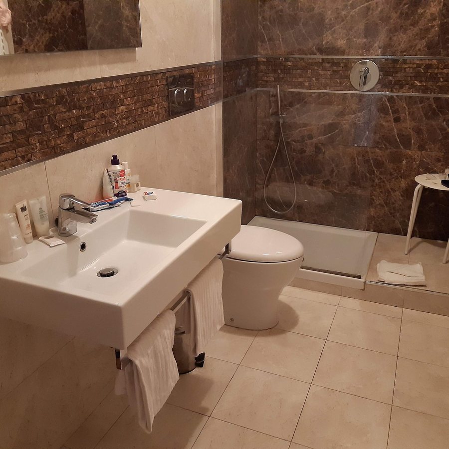 Warmth Hotel Roma — Bathroom