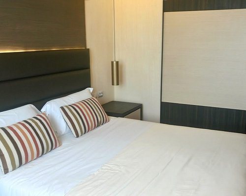 Warmth Hotel Roma — Guest room