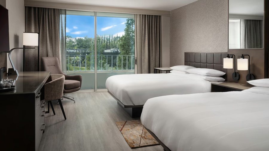 Warner Center Marriott Woodland Hills — Guest room