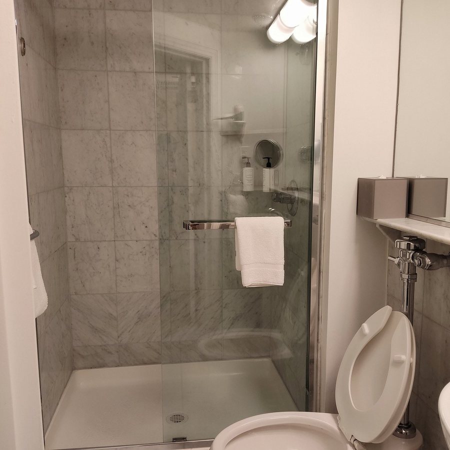 Warwick Allerton Chicago — Bathroom