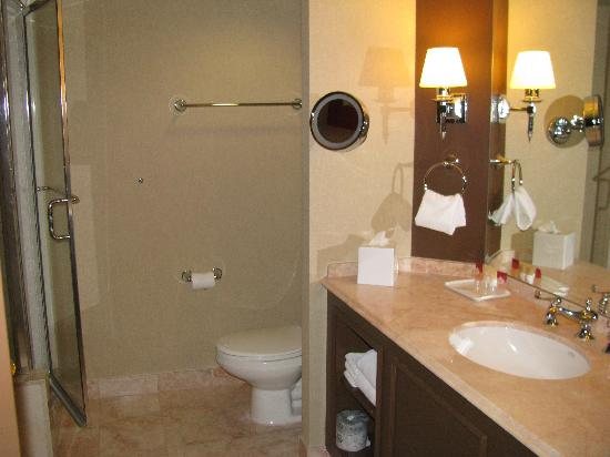 Warwick Paris — Bathroom