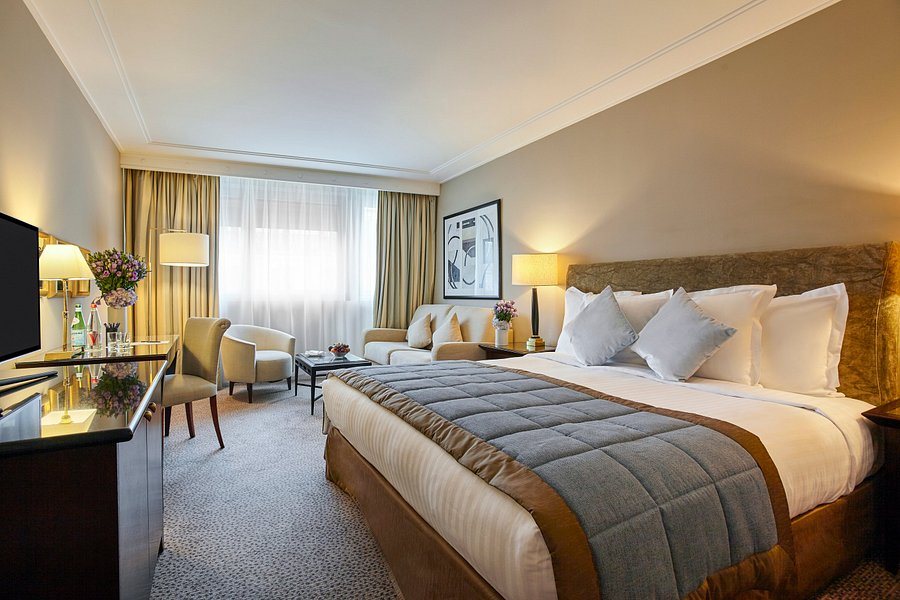 Warwick Paris — Guest room