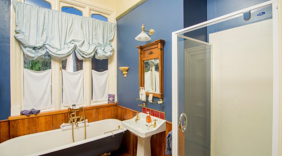 Warwick Valley Bed and Breakfast — Bathroom