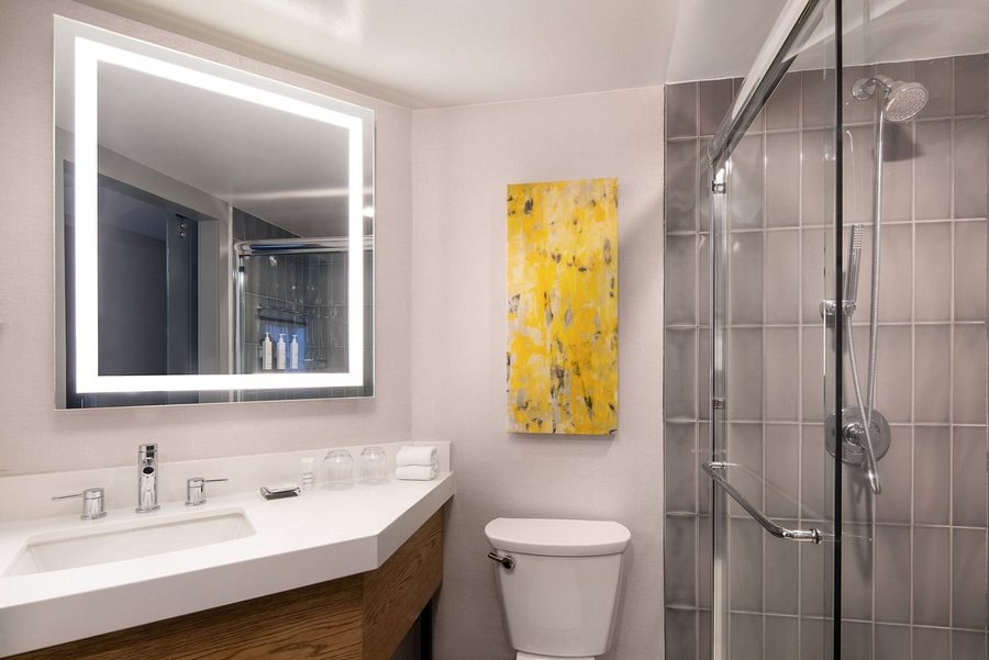Washington Inn — Bathroom